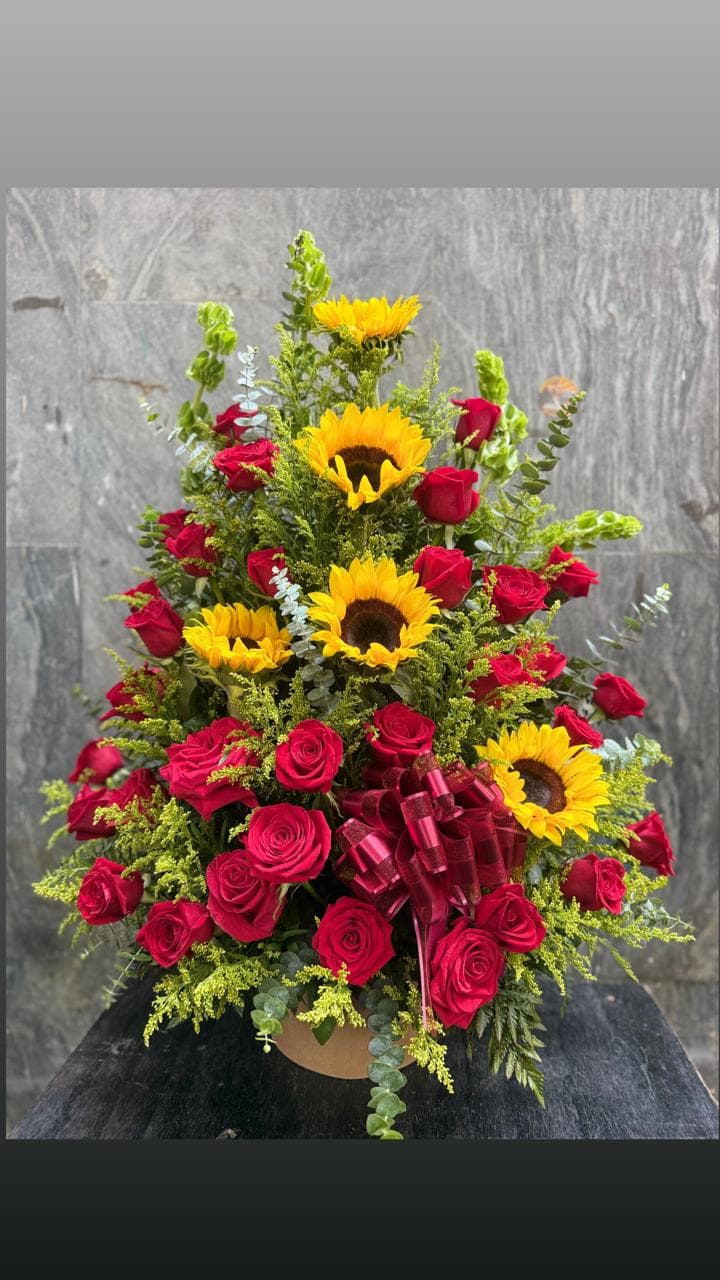 Ramo Arreglo tradicional rosas con girasoles