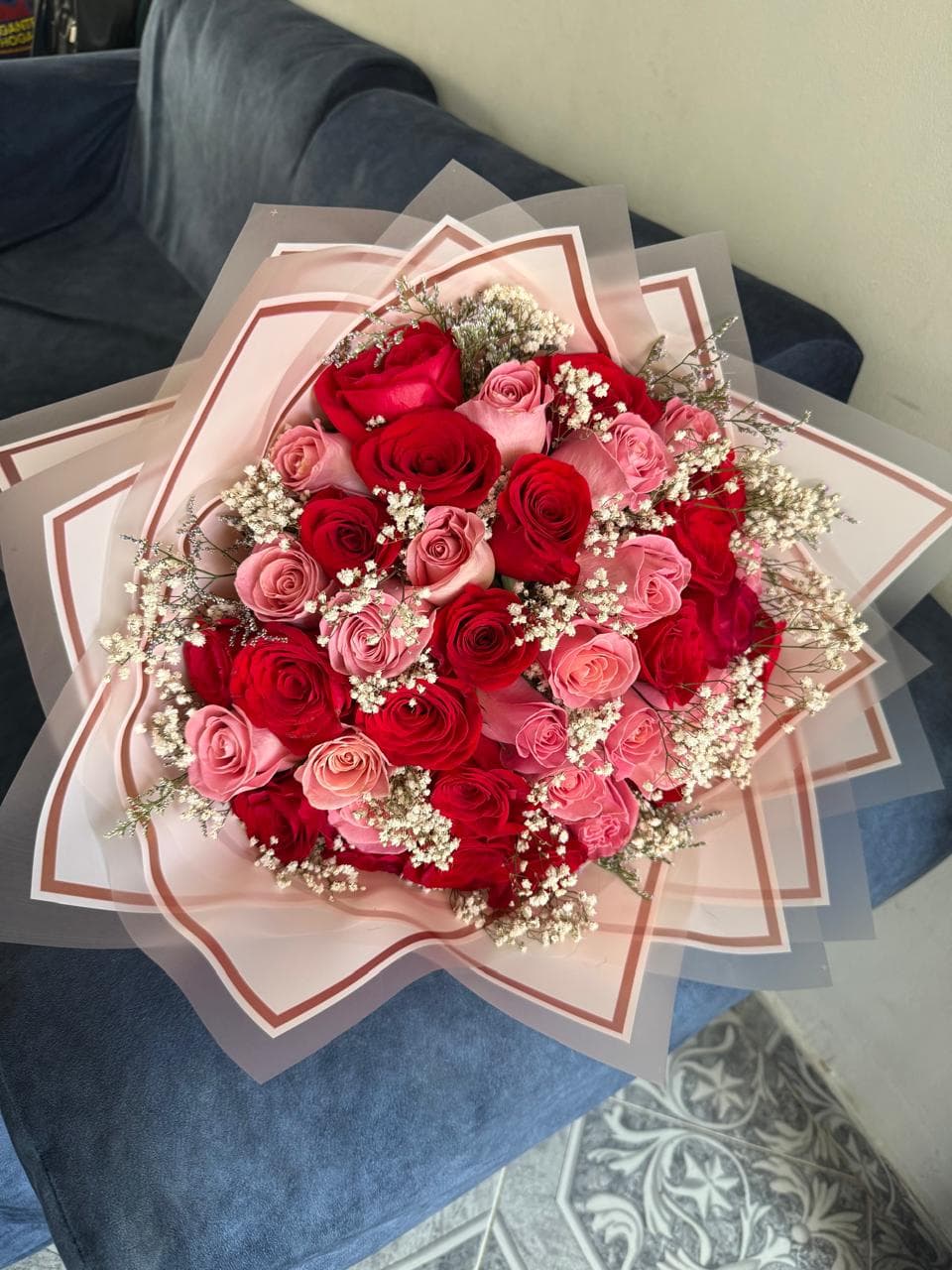 Ramo Bouquet coreano rosas rojas y rosadas